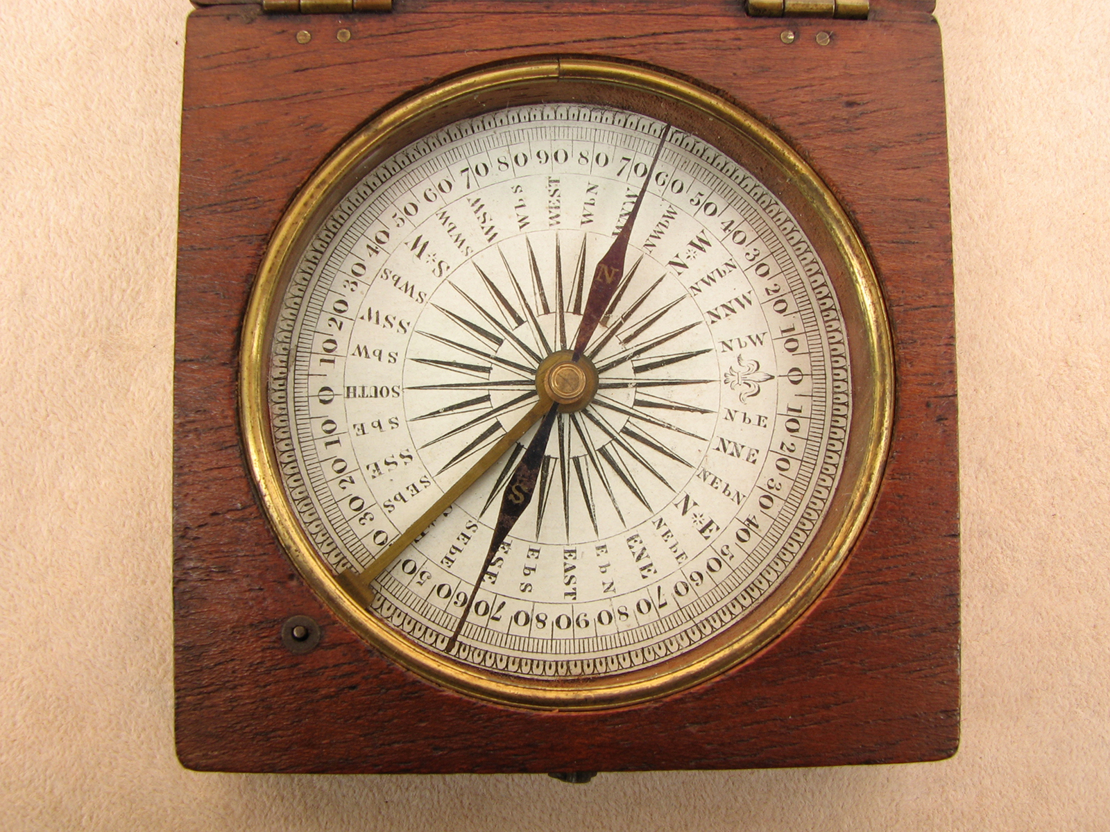 Early Victorian mahogany cased pocket compass, circa 1860